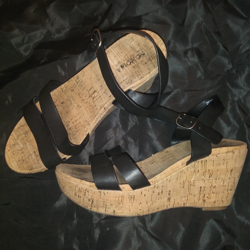 Black wedges